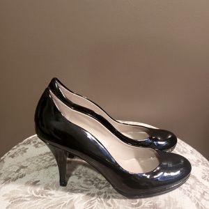 Tahari Black Pumps